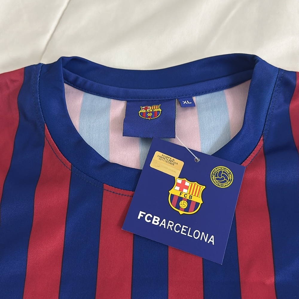 FCBarcelona Messi 10 Unicef Jersey - Picture 4 of 11